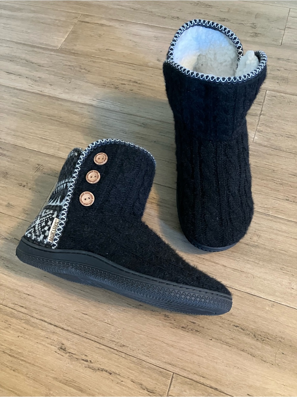 Muk Luka cable knit black with white/graywinter pattern softly lined slippers 11